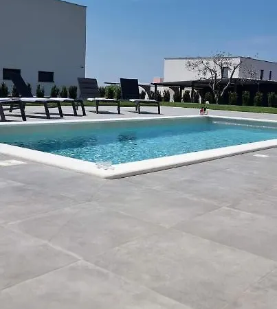 Pool House Klarici * Juršići