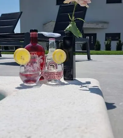 Prázdninový dům Pool House Klarici