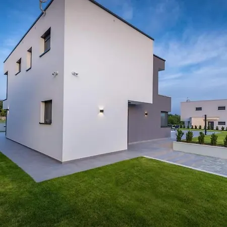 別荘 Pool House Klarici Juršići