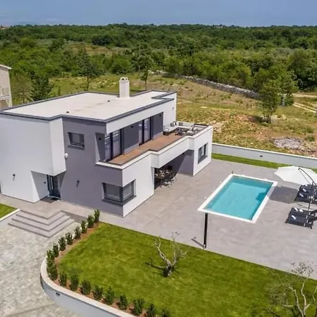 Pool House Klarici Juršići