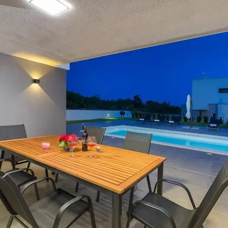 Pool House Klarici 別荘 Juršići